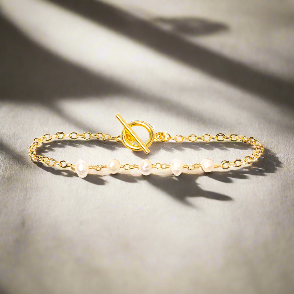 Bracelet délicat perles et chaîne en plaqué or