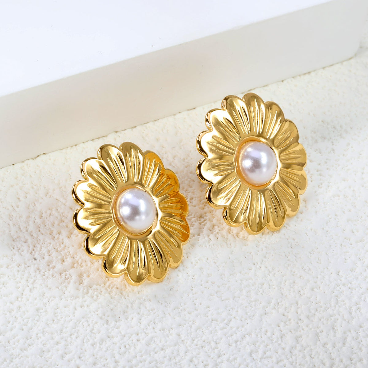 Clous d'oreilles perles marguerite de rêve