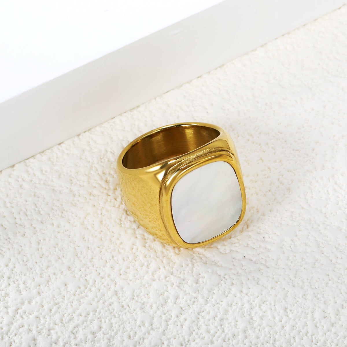 Bague Carrée en Or avec Opale