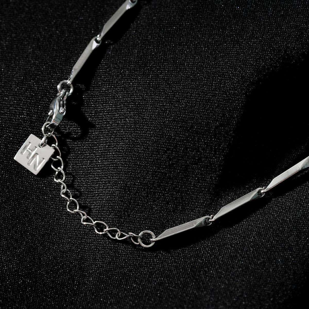 Collier Chaîne Perles Forme Géométrique Minimaliste GUMIA Argent
