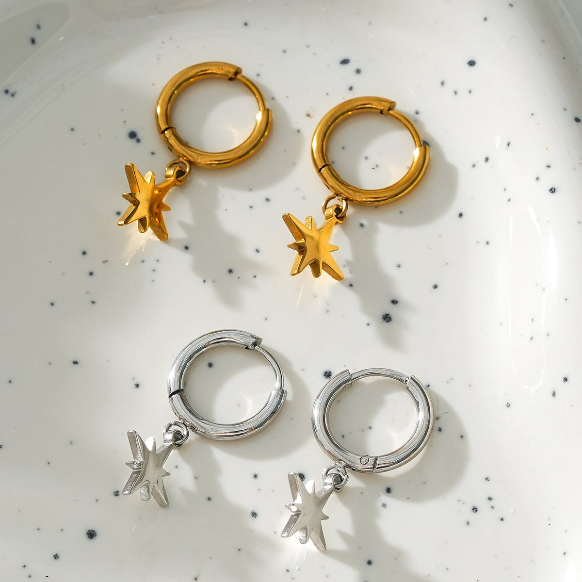 KAYLIN Argent: Mini créoles boucles d'oreilles pendantes étoiles