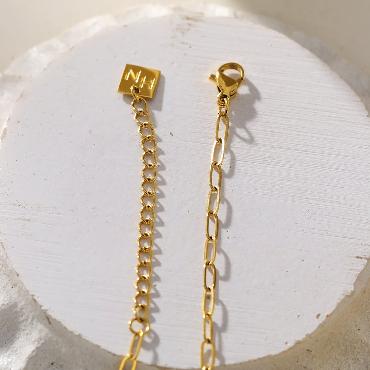 Style ALARA : Mini chaîne trombone avec un pendentif cœur à motif doré