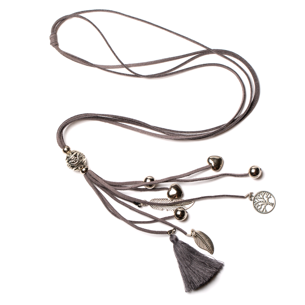 Collier en daim avec pompon et breloques