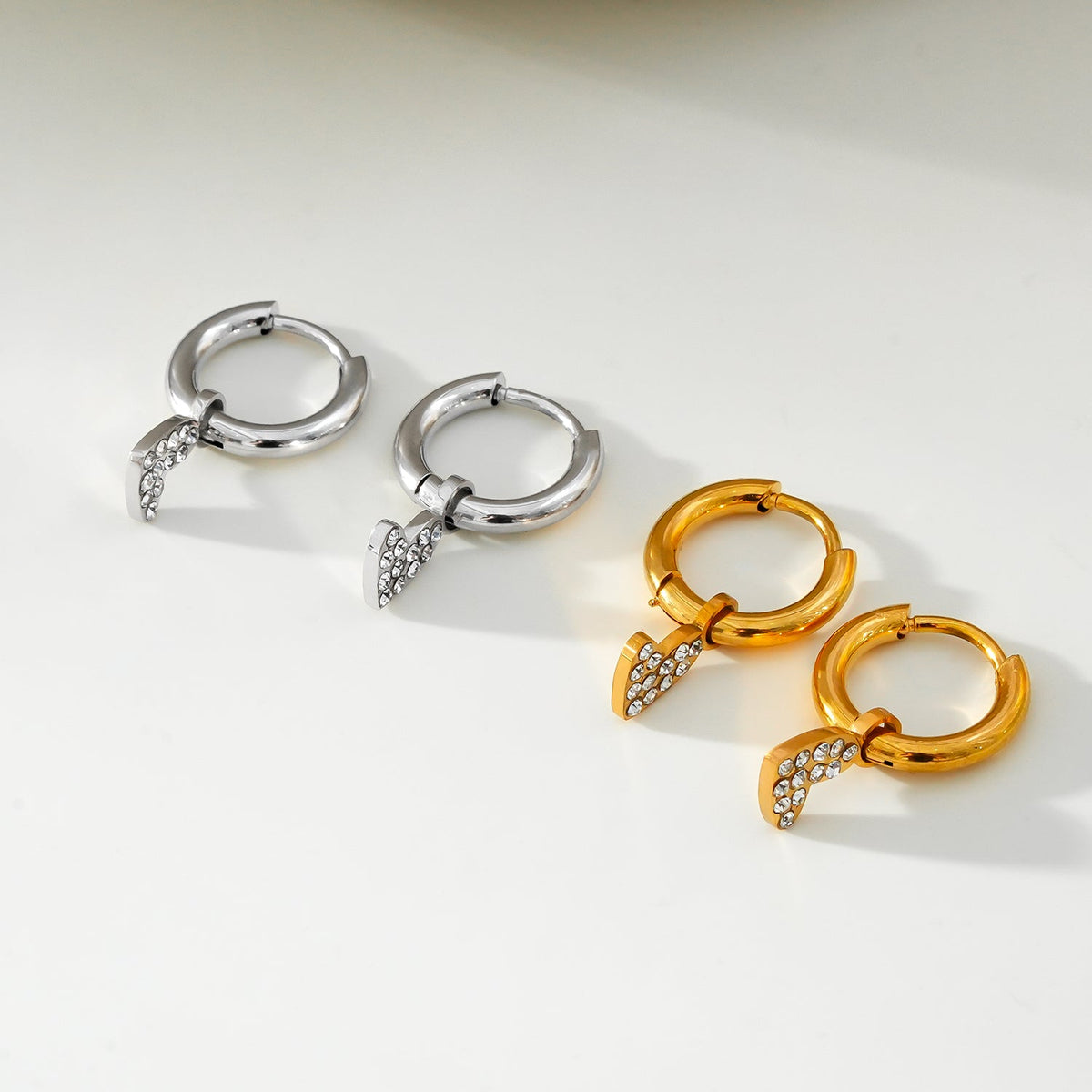 VIRTUOUS Or Blanc Ton Argent : Mini Créoles avec Breloque Cœur Incrustée de Zircone