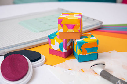 Pochoirs multicouches Sizzix A6 4 pièces Cosmopolitan, Around the Block par Stacey Park