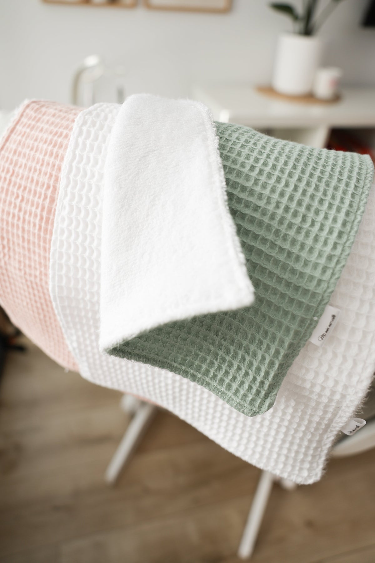 Shoulder burp cloth