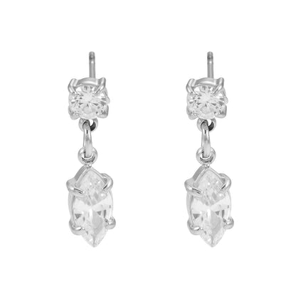 ANDALUSIA : Élégantes boucles d'oreilles pendantes en zircone (CZ) serties sur une chaîne en or blanc (ton argenté) – Un éclat intemporel pour toutes les occasions