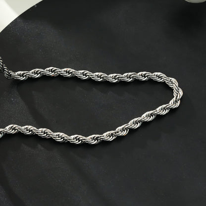 ARKLEY Or blanc (ton argent) : Collier texturé avec chaîne torsadée épaisse.