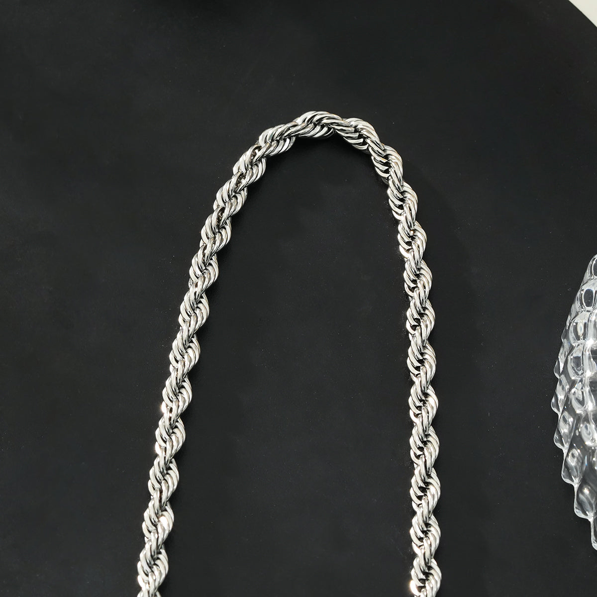 ARKLEY Or blanc (ton argent) : Collier texturé avec chaîne torsadée épaisse.