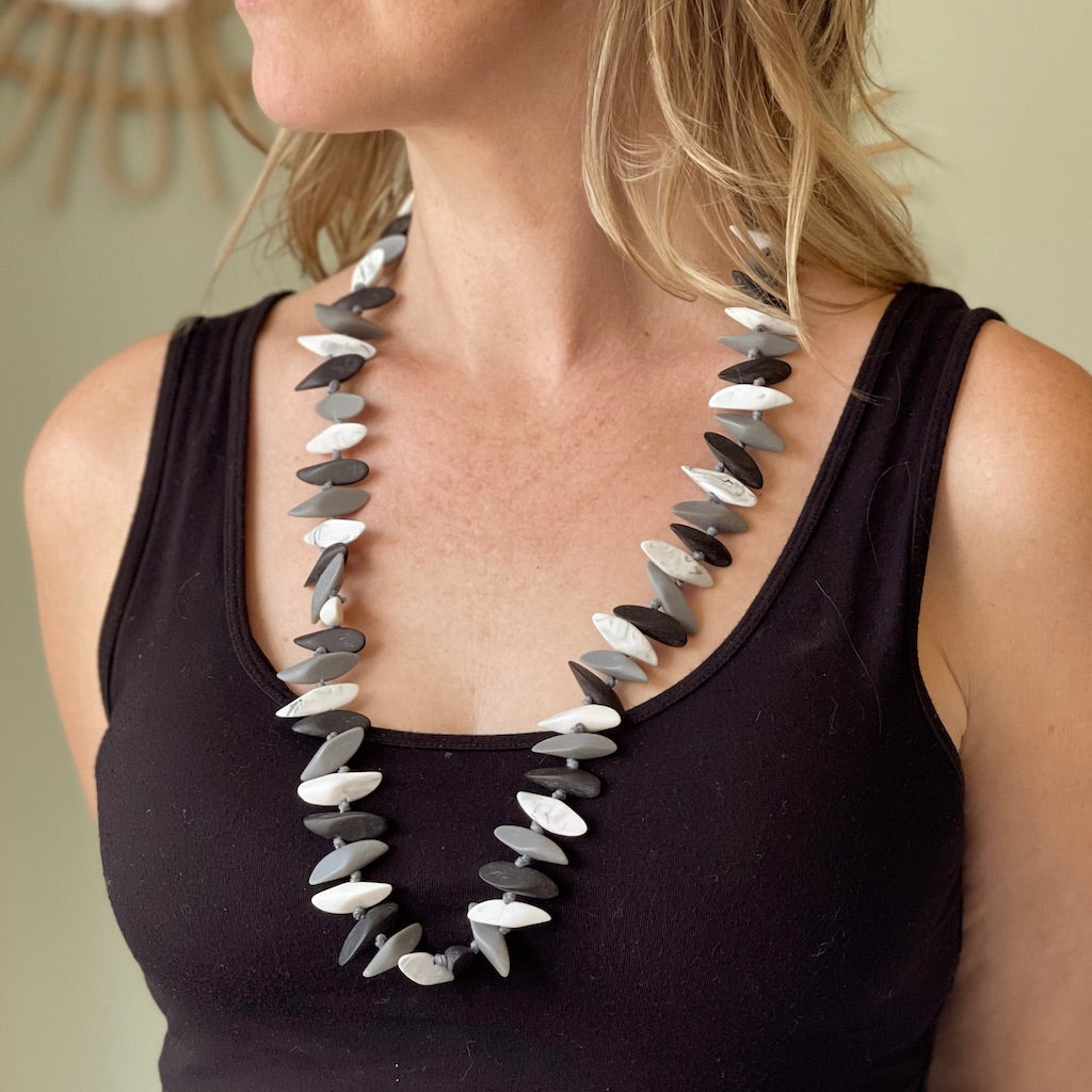 Collier de perles en résine