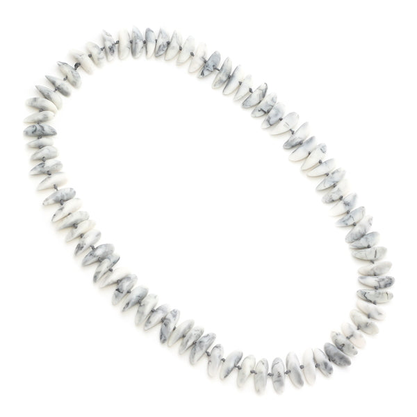 Collier de perles en résine