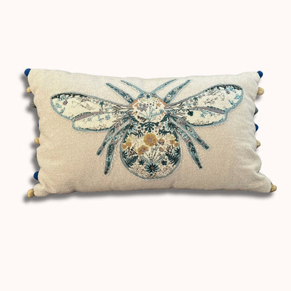 Housse de Coussin Lombaire en Lin Brodé Bourdon – Coussin Décoratif Bohème Chic et Ferme avec Pompons