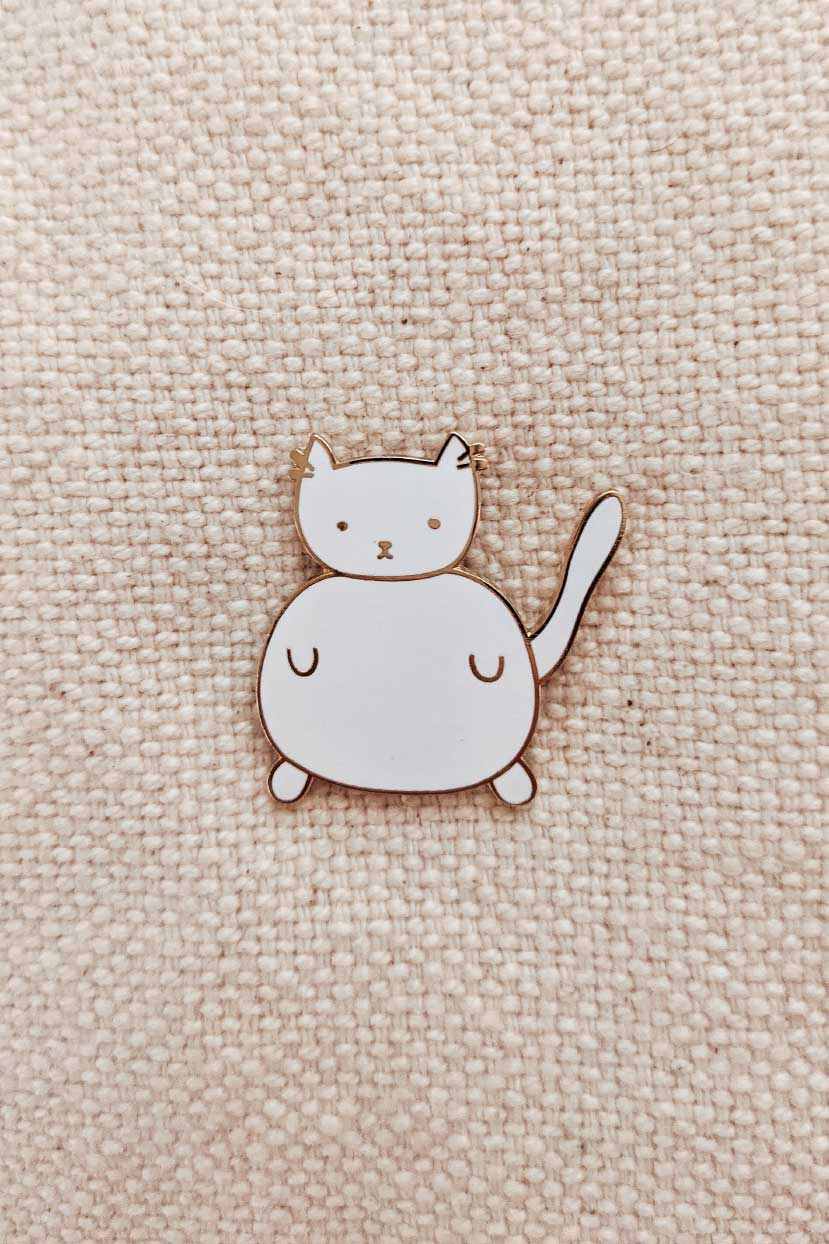 Pin en émail Charlotte