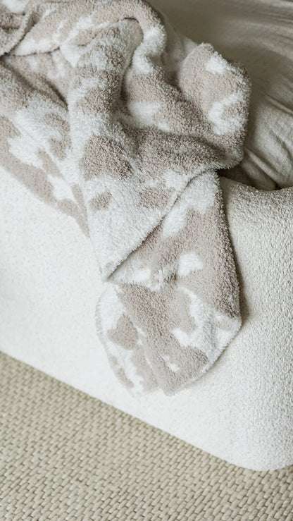Jeté allongé imprimé vache beige rougissant et blanc