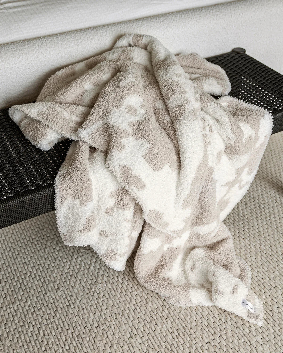 Jeté allongé imprimé vache beige rougissant et blanc