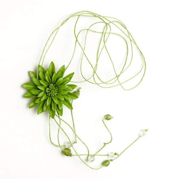 Collier fleur en cuir