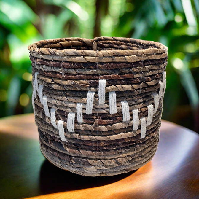 Banana Leaf & Macrame ZigZag Planter Basket