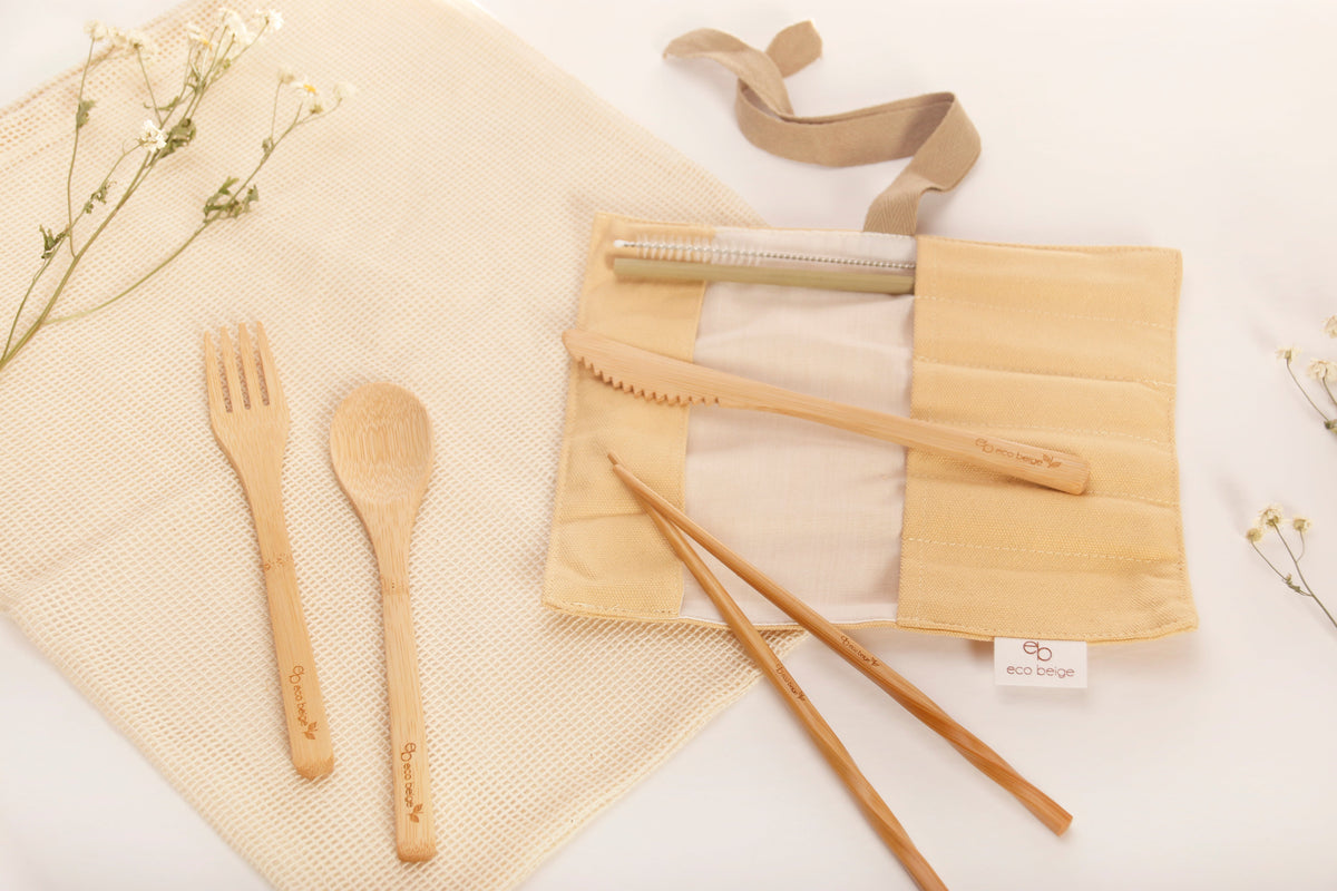 Ensemble de couverts en bambou naturel