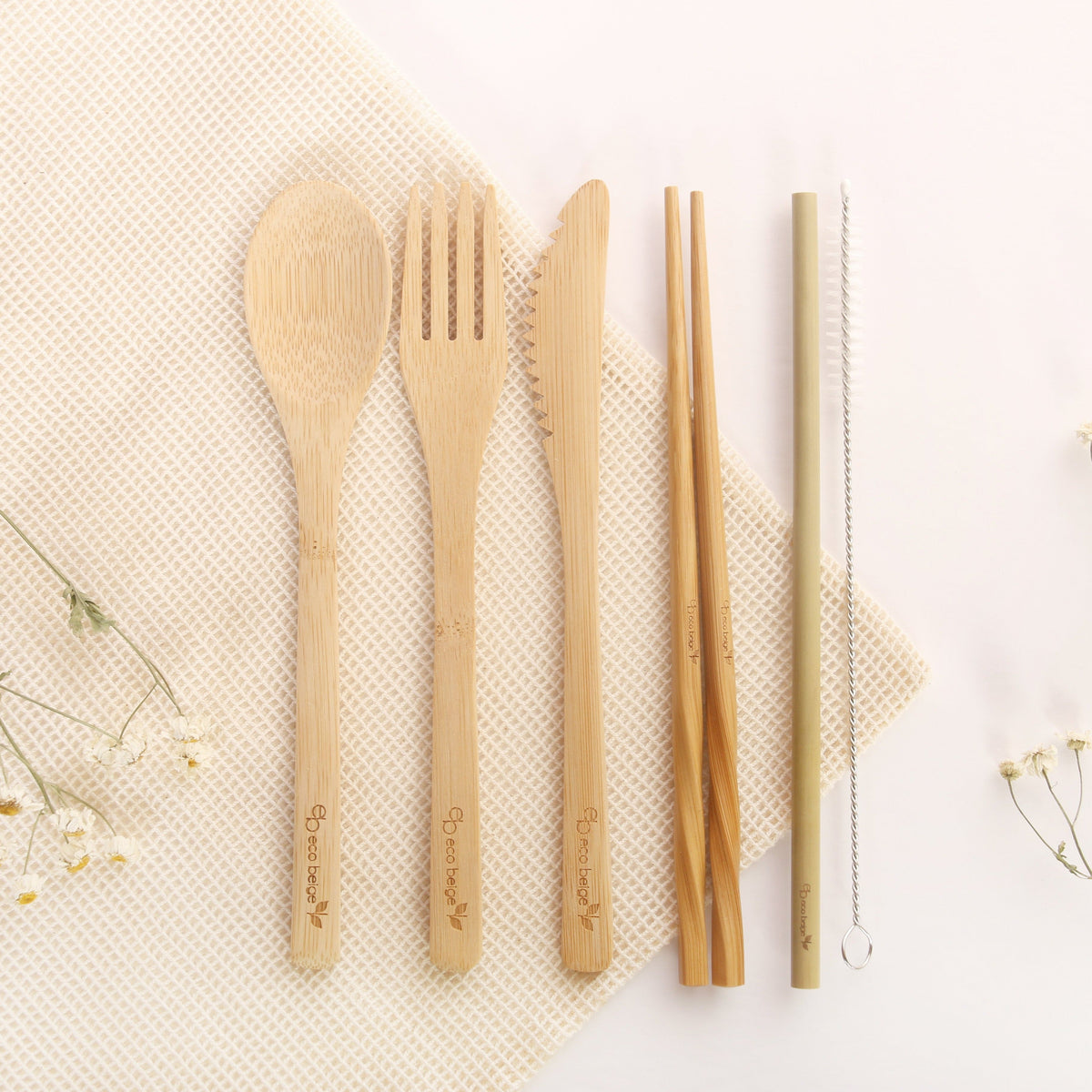 Ensemble de couverts en bambou naturel