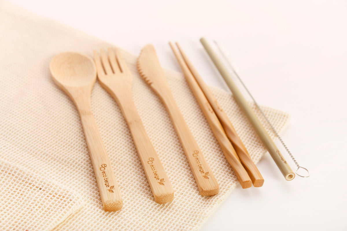 Ensemble de couverts en bambou naturel