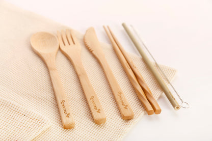Ensemble de couverts en bambou naturel