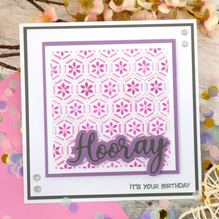 Pour l'amour des masques - Carrelage floral en nid d'abeille en couches