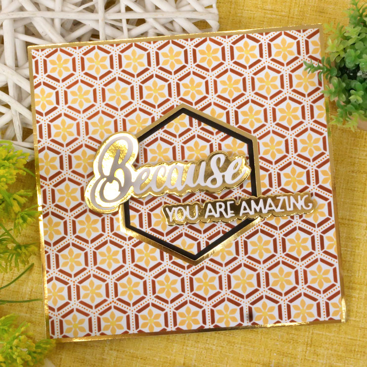 Pour l'amour des masques - Carrelage floral en nid d'abeille en couches