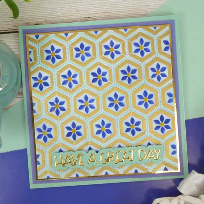 Pour l'amour des masques - Carrelage floral en nid d'abeille en couches