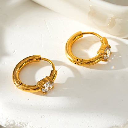 Style GALENA Or : Mini créoles dorées avec une pierre de Moissanite ronde