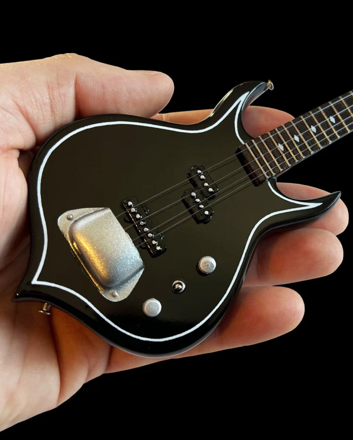 Maquette de guitare basse PUNISHER de Gene Simmons de KISS®