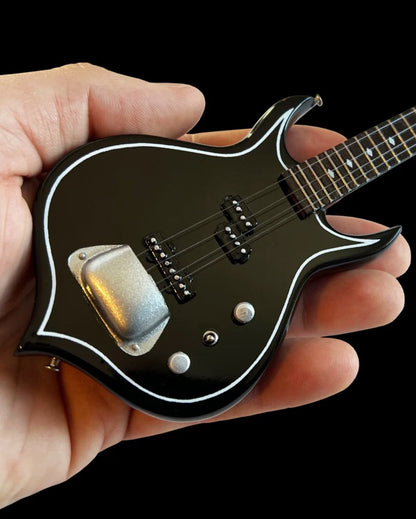 Maquette de guitare basse PUNISHER de Gene Simmons de KISS®