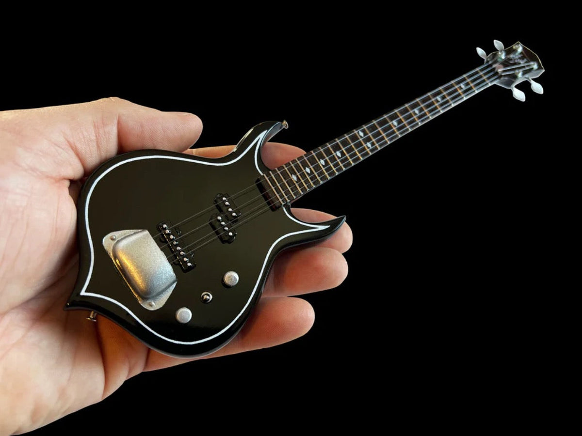 Maquette de guitare basse PUNISHER de Gene Simmons de KISS®