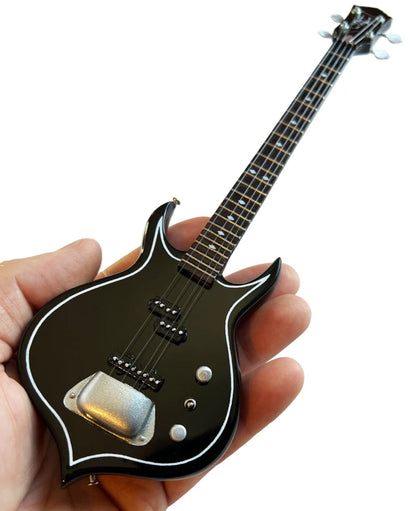 Maquette de guitare basse PUNISHER de Gene Simmons de KISS®