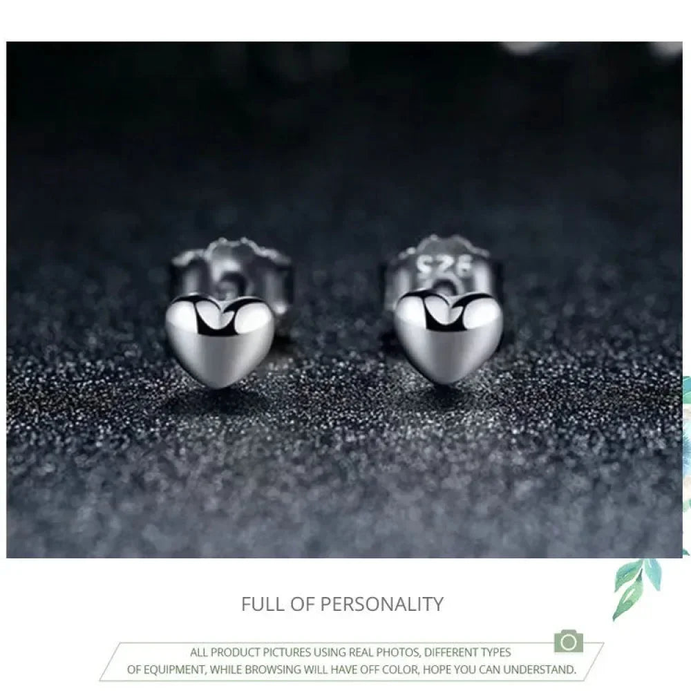 Boucles d'oreilles clous petites cœurs unies en argent sterling 925 | Bijoux fins minimalistes