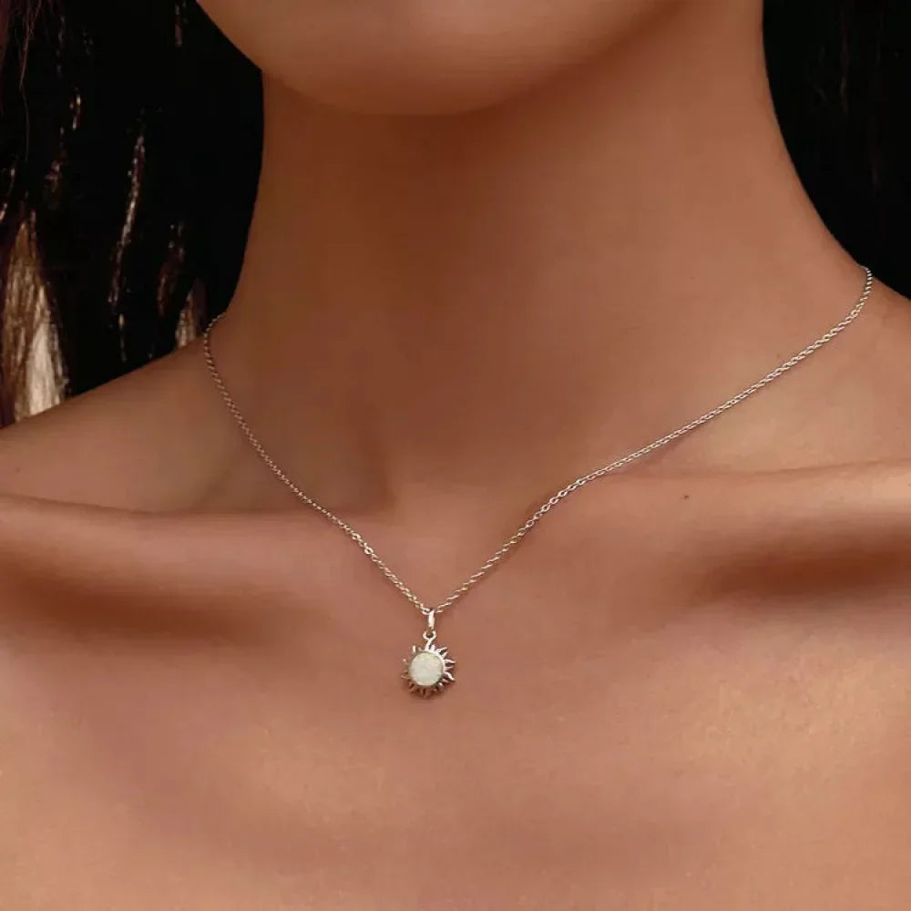 Collier avec pendentif soleil en opale blanche et argent sterling 925 - Chaîne Apollo pour femme