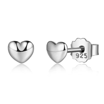 Boucles d'oreilles clous petites cœurs unies en argent sterling 925 | Bijoux fins minimalistes