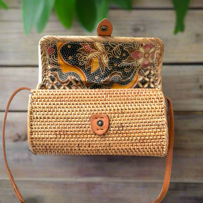 Barrel Rattan Purse - Black