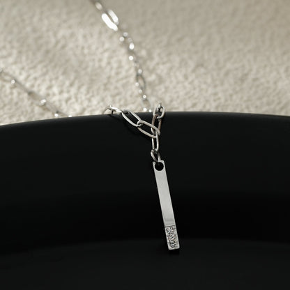 Style KORATIA: Minimalist Chain Necklace with Zirconia Gemstones in Silver