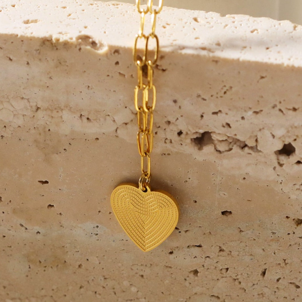 Style ALARA : Mini chaîne trombone avec un pendentif cœur à motif doré