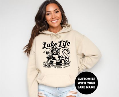 Sweat à capuche personnalisé Racoon Lake Life | Vêtements Lac | Vêtements personnalisés