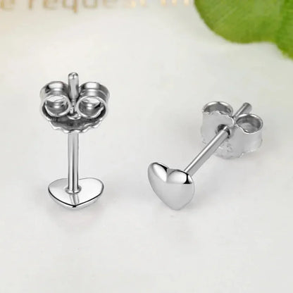 Boucles d'oreilles clous petites cœurs unies en argent sterling 925 | Bijoux fins minimalistes
