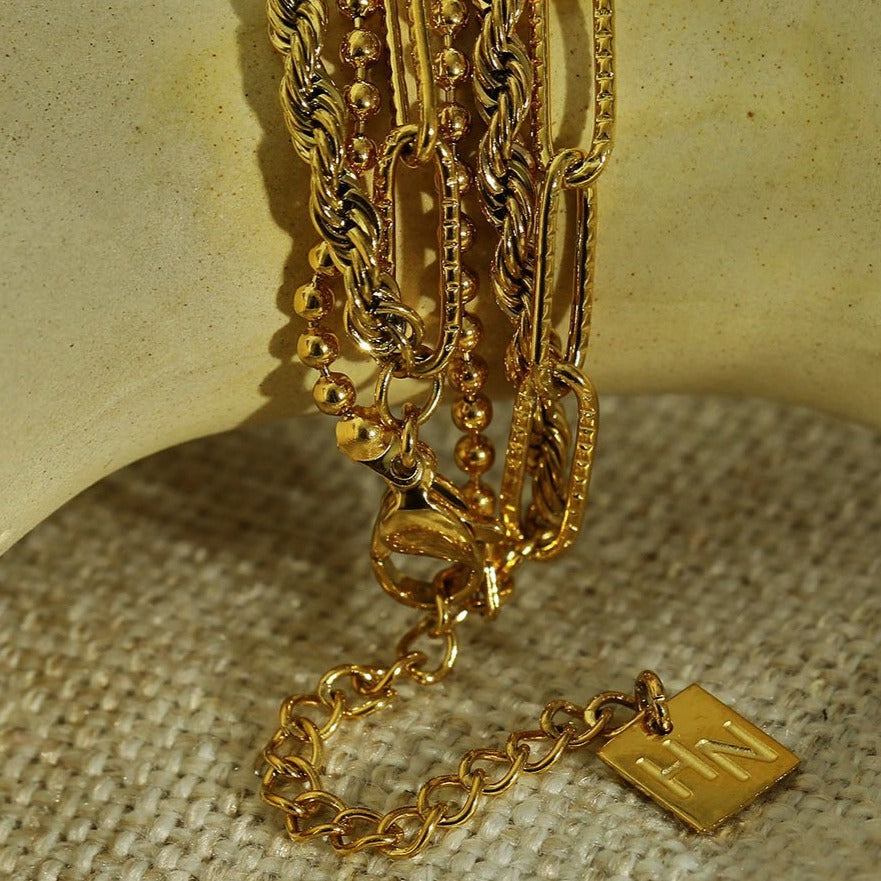 SELENE : Collier triple couche en chaîne dorée
