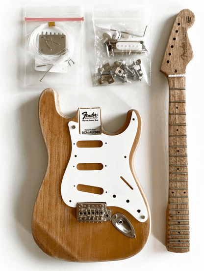 KIT DE MODÉLISATION de Guitare miniature - Fender™ Stratocaster™ - CONSTRUISEZ LA VÔTRE - Sous licence officielle