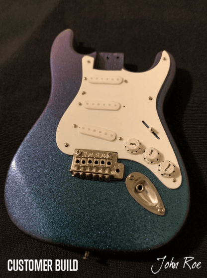 KIT DE MODÉLISATION de Guitare miniature - Fender™ Stratocaster™ - CONSTRUISEZ LA VÔTRE - Sous licence officielle
