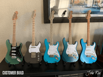 KIT DE MODÉLISATION de Guitare miniature - Fender™ Stratocaster™ - CONSTRUISEZ LA VÔTRE - Sous licence officielle