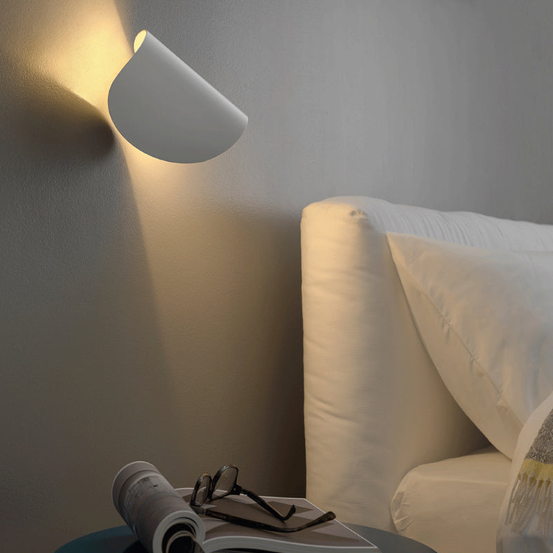 Creative Bedside Table Lamp – Modern Iron Nightstand Light for Bedroom & Living Room with E27/E14 LED