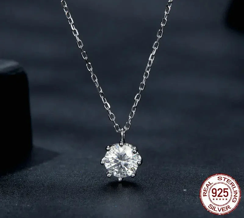 Collier pendentif éblouissant en argent sterling avec moissanite de 0,8 carat