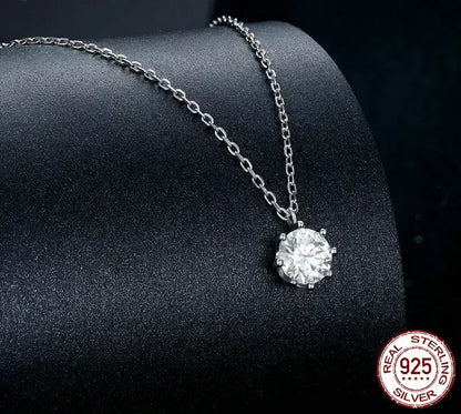 Collier pendentif éblouissant en argent sterling avec moissanite de 0,8 carat