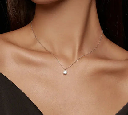 Collier pendentif éblouissant en argent sterling avec moissanite de 0,8 carat