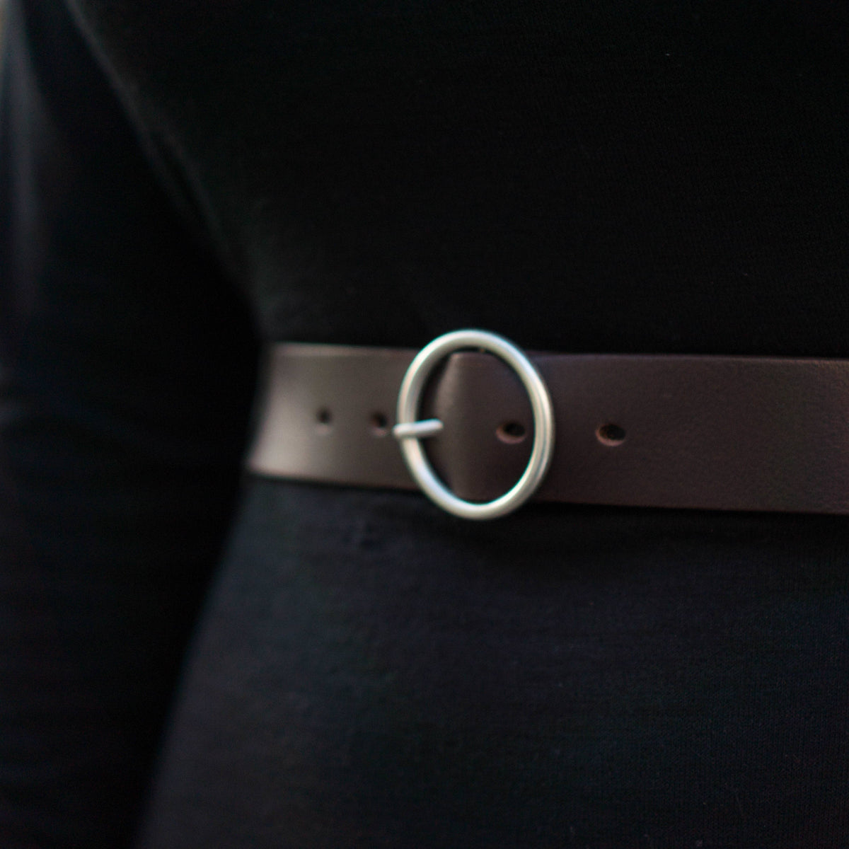 Sempre - Ceinture en cuir de vachette marron avec boucle circulaire - Fabriqué au Canada